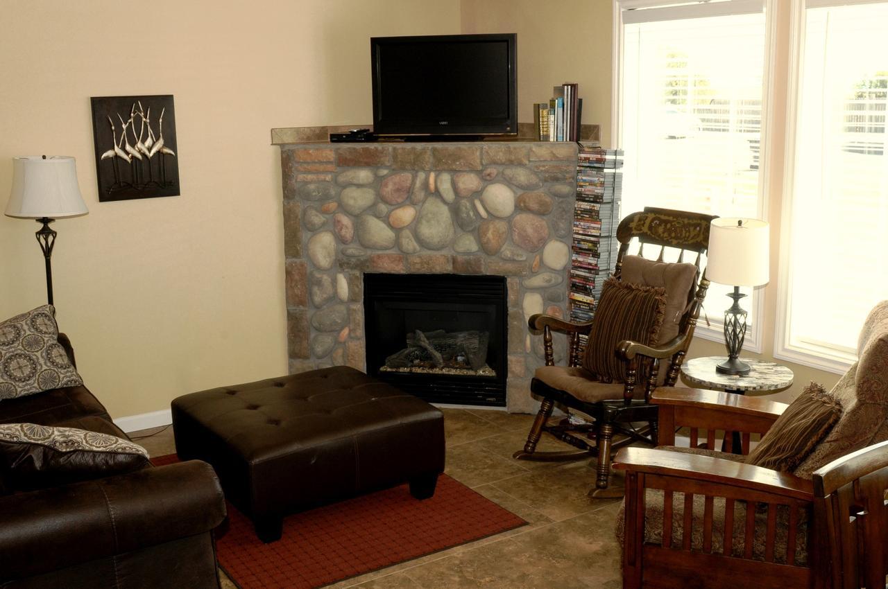 Collins Inn & Seaside Cottages (Adults Only) Ocean Shores Eksteriør billede